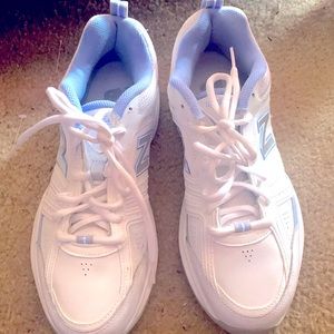 Women New Balance Sneakers.                             ( nearly new)